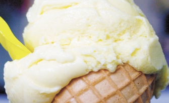 Milho verde é um dos sabores servidos na sorveteria